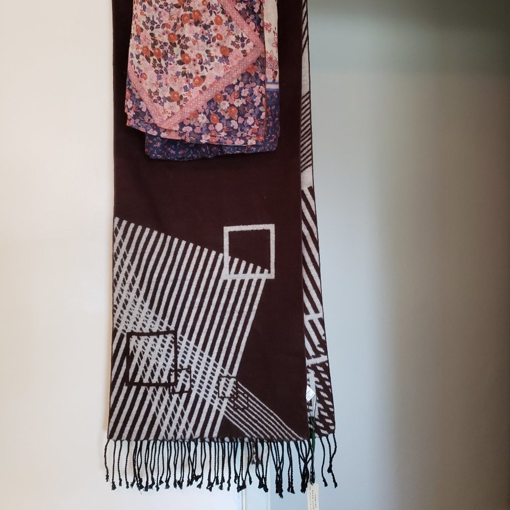 Scarf Duo - Picture 2 of 15